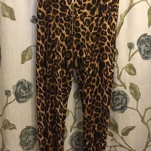 Women’s  leopard leggins.
